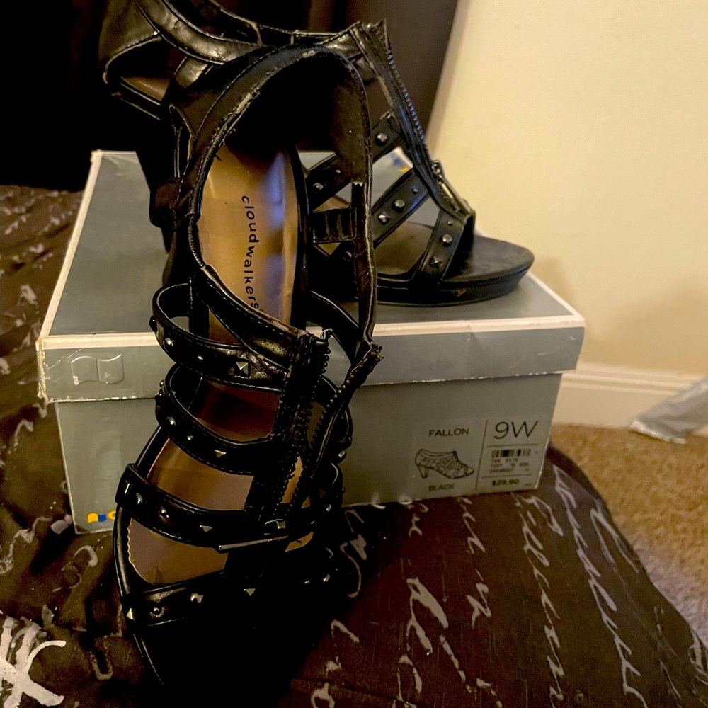 Size 9W strapped sandal. Cloudwalkers